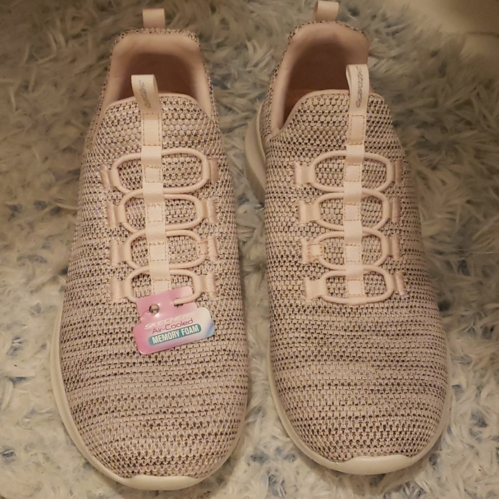 NWT Light pink Skechers